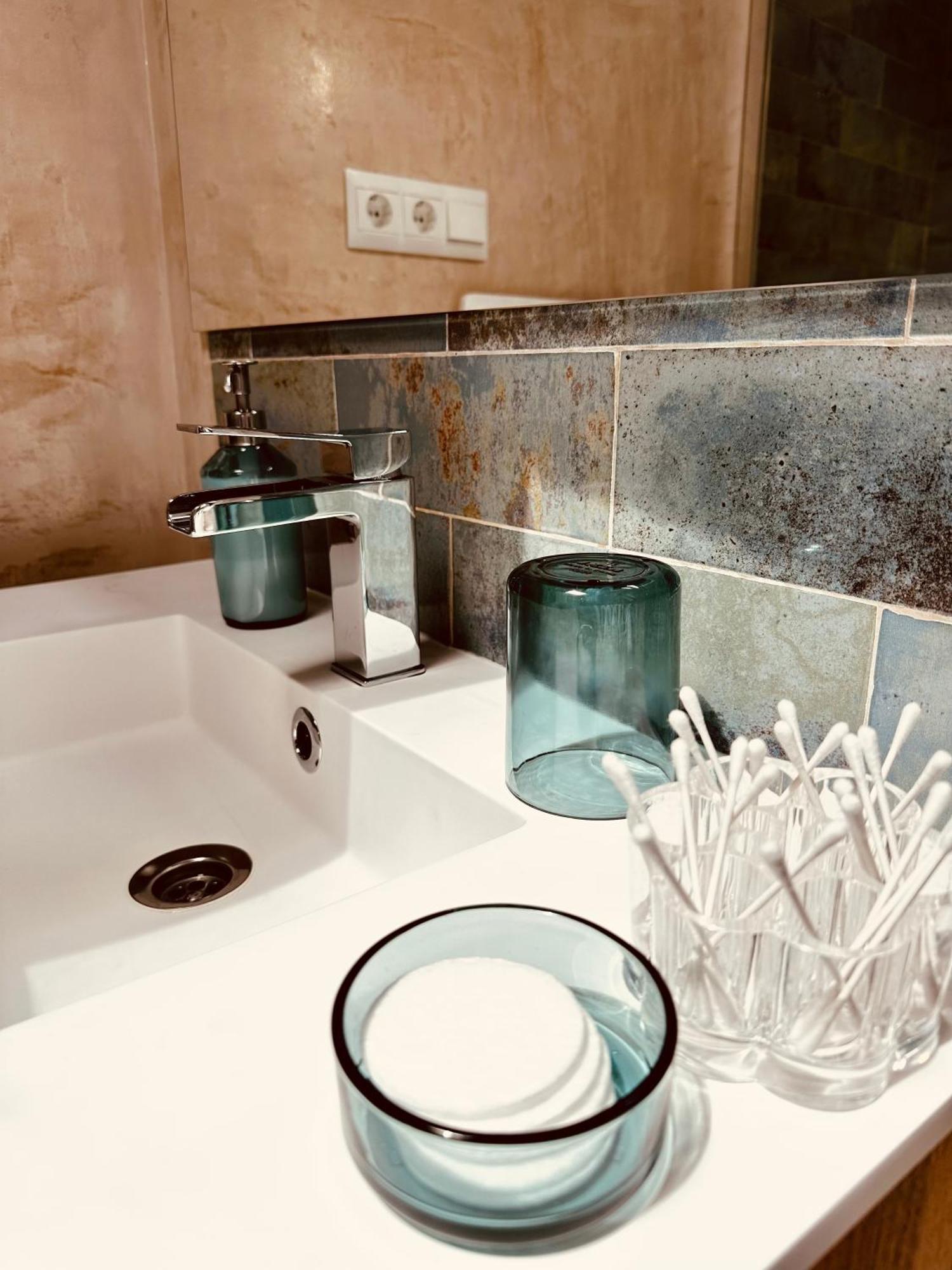 Cherry Jacuzzi Apartment 龙达 外观 照片